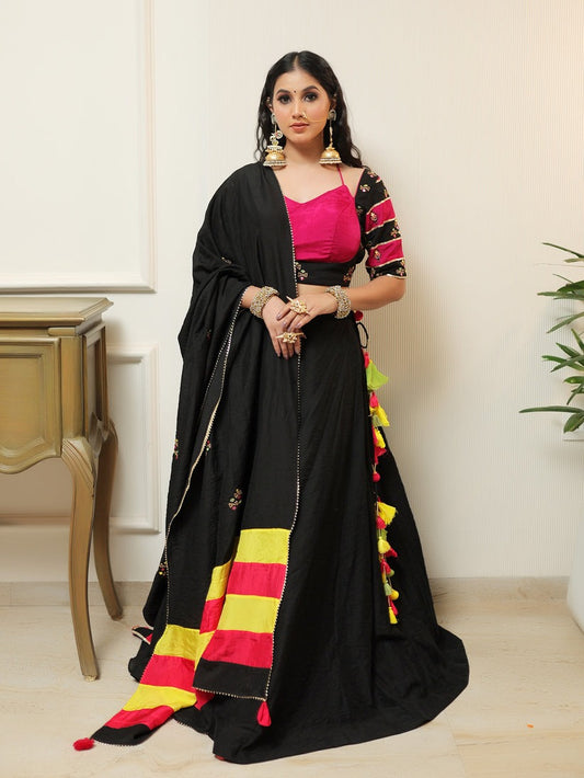 Tassel Twilight – Black & Magenta Chanderi Set
