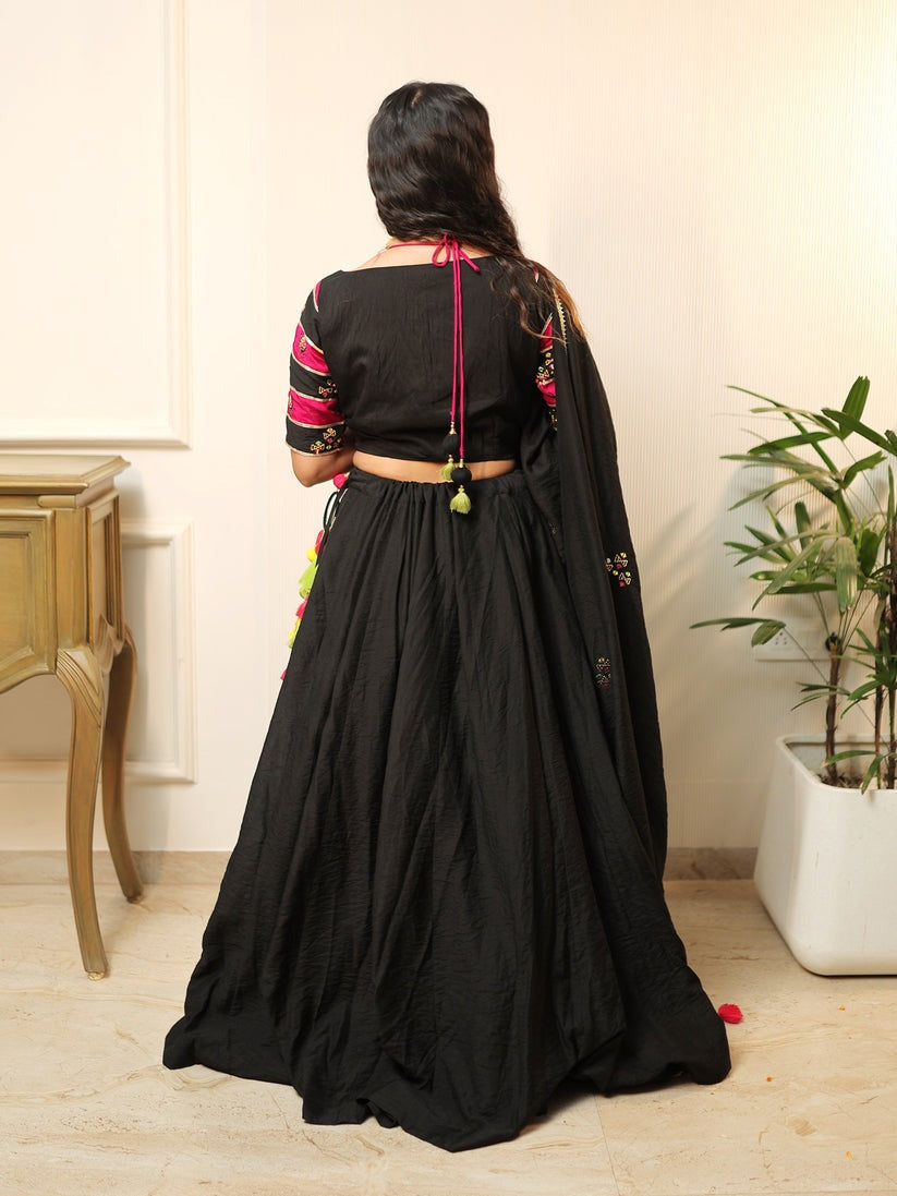 Tassel Twilight – Black & Magenta Chanderi Set