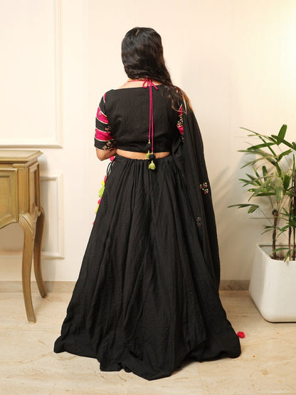 Tassel Twilight – Black & Magenta Chanderi Set