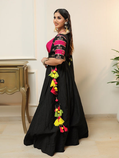 Tassel Twilight – Black & Magenta Chanderi Set