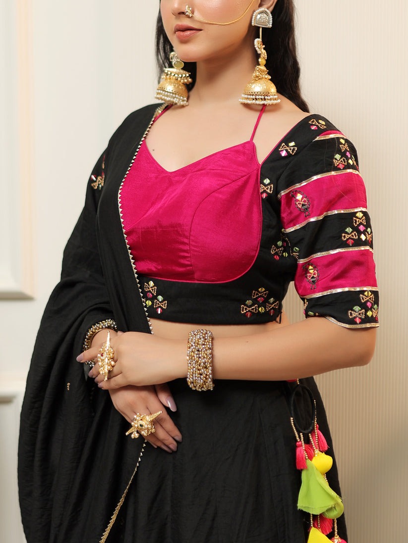 Tassel Twilight – Black & Magenta Chanderi Set