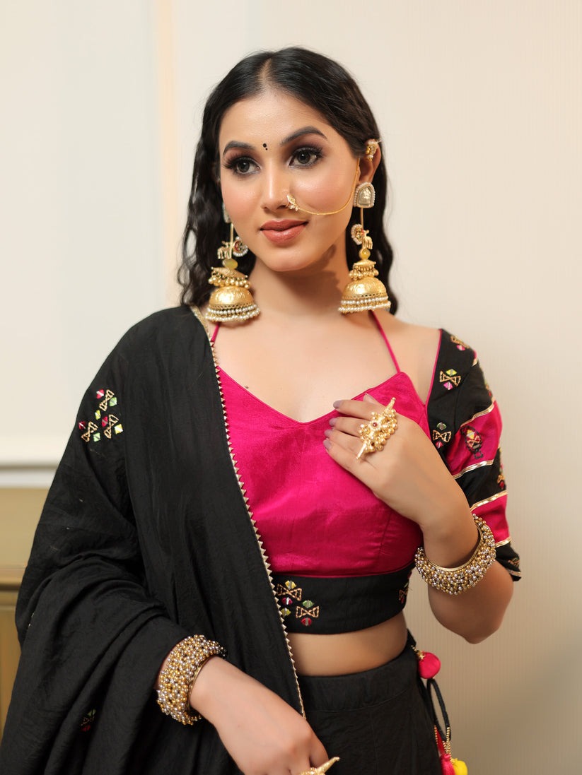 Tassel Twilight – Black & Magenta Chanderi Set